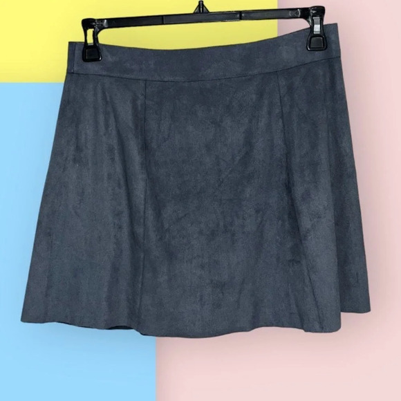 1 State size M faux suede grey mini skirt EUC - Picture 2 of 13